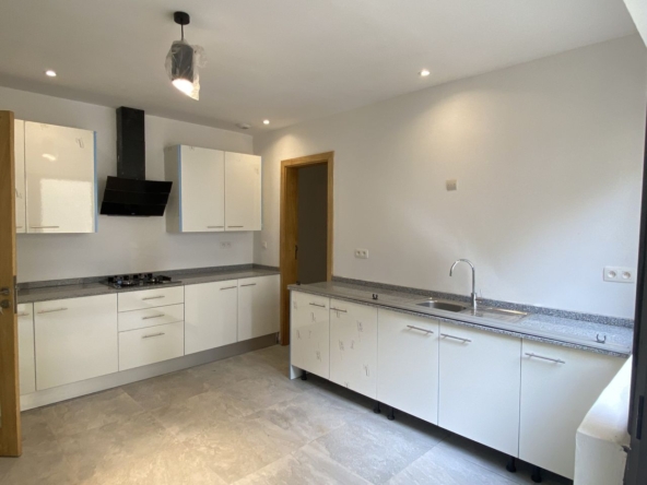 Appartement duplexe f5 de 225 m2 à louer à point E-IMG-7830