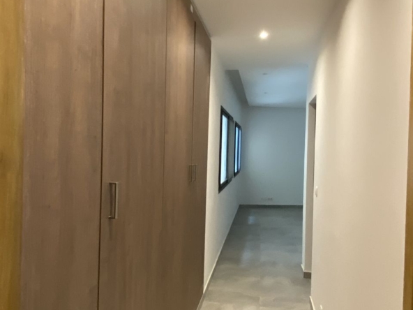 Appartement duplexe f5 de 225 m2 à louer à point E-IMG-7858