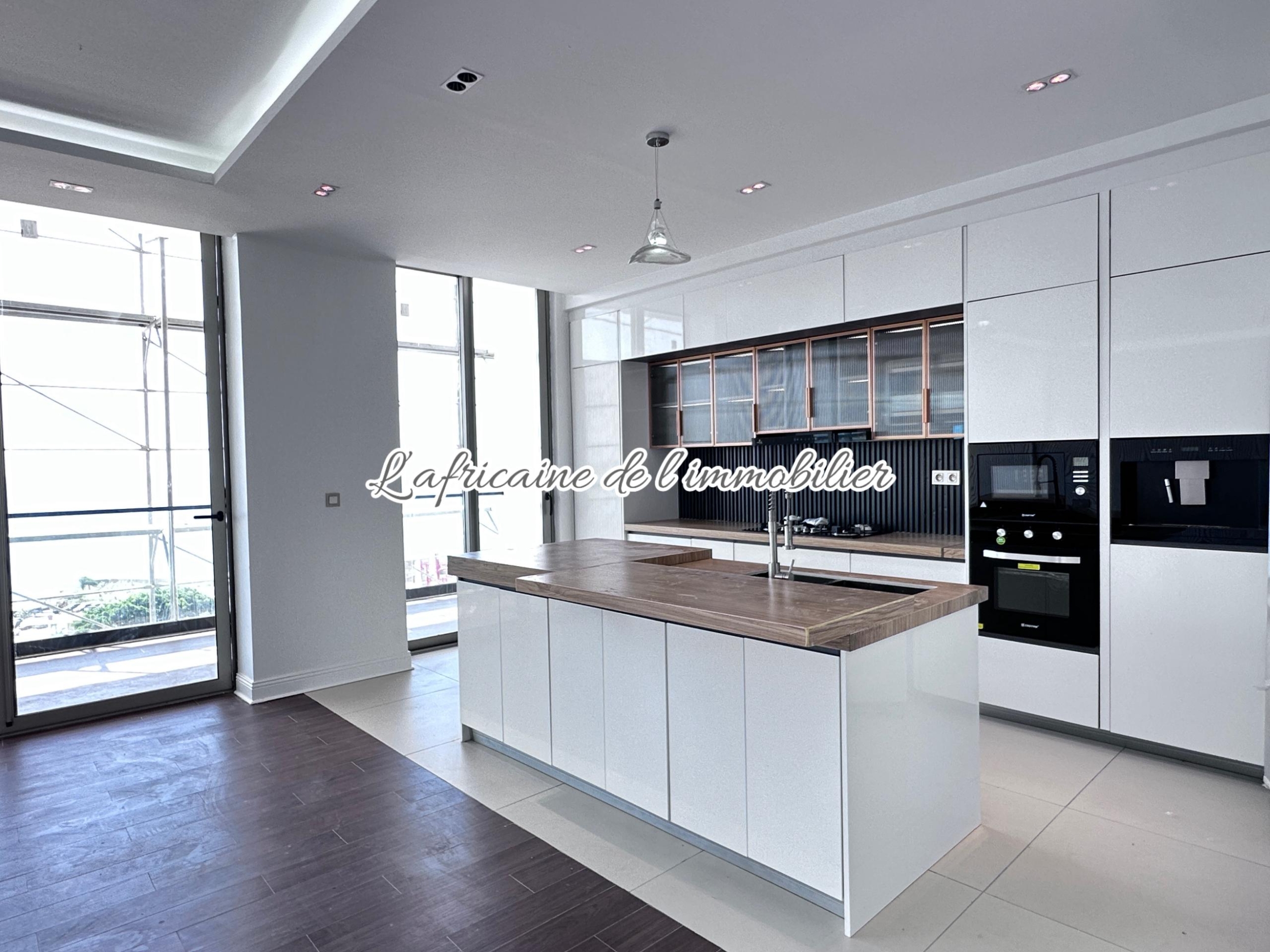 Cuisine équipée ouvert - Appartement F3 à louer aux Almadies