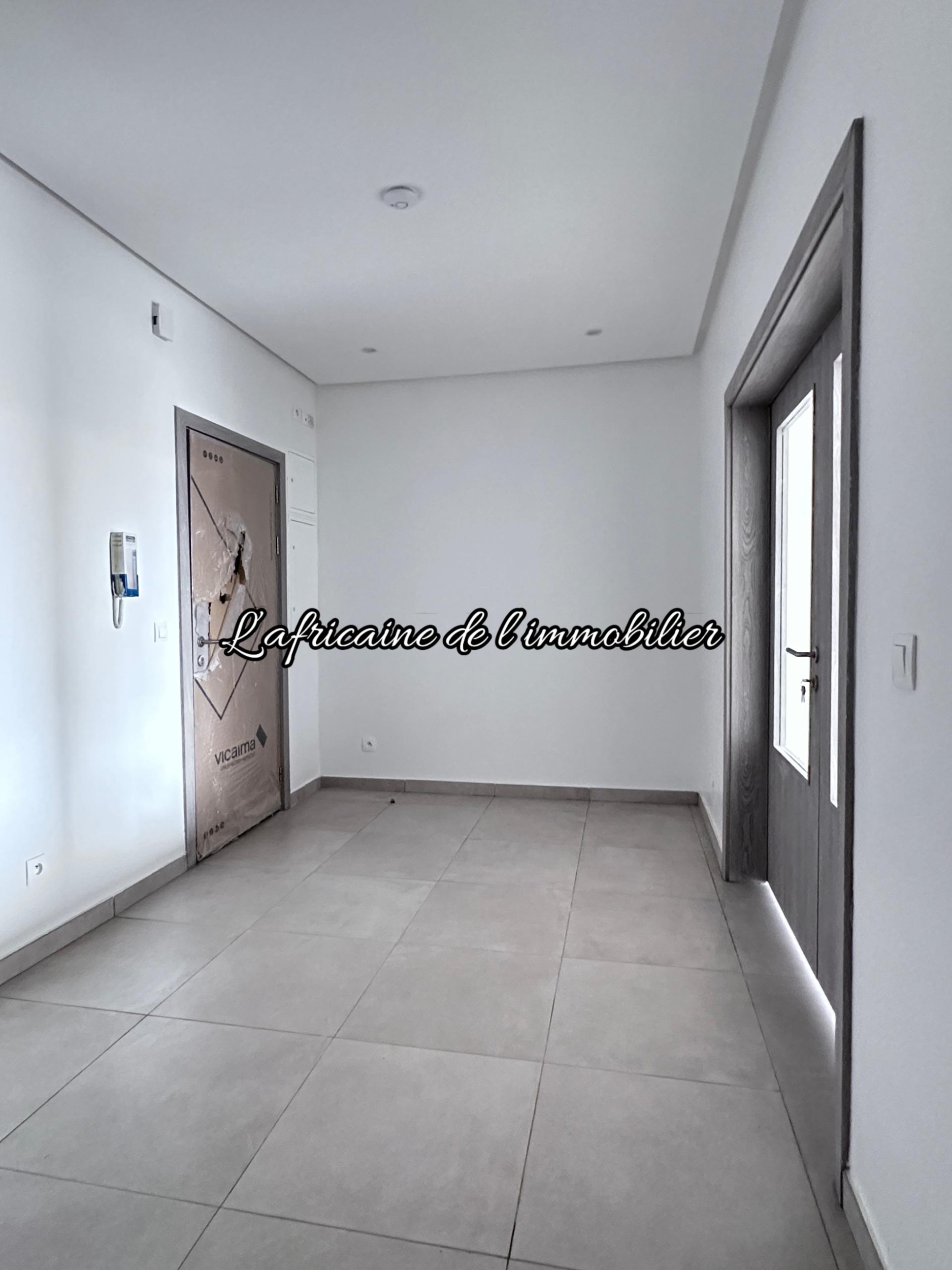 Hall d'entré - Appartement F3 à louer à Ngor