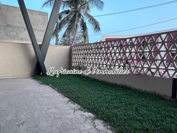 Jardin privatif du duplex F4 haut standing aux Almadies