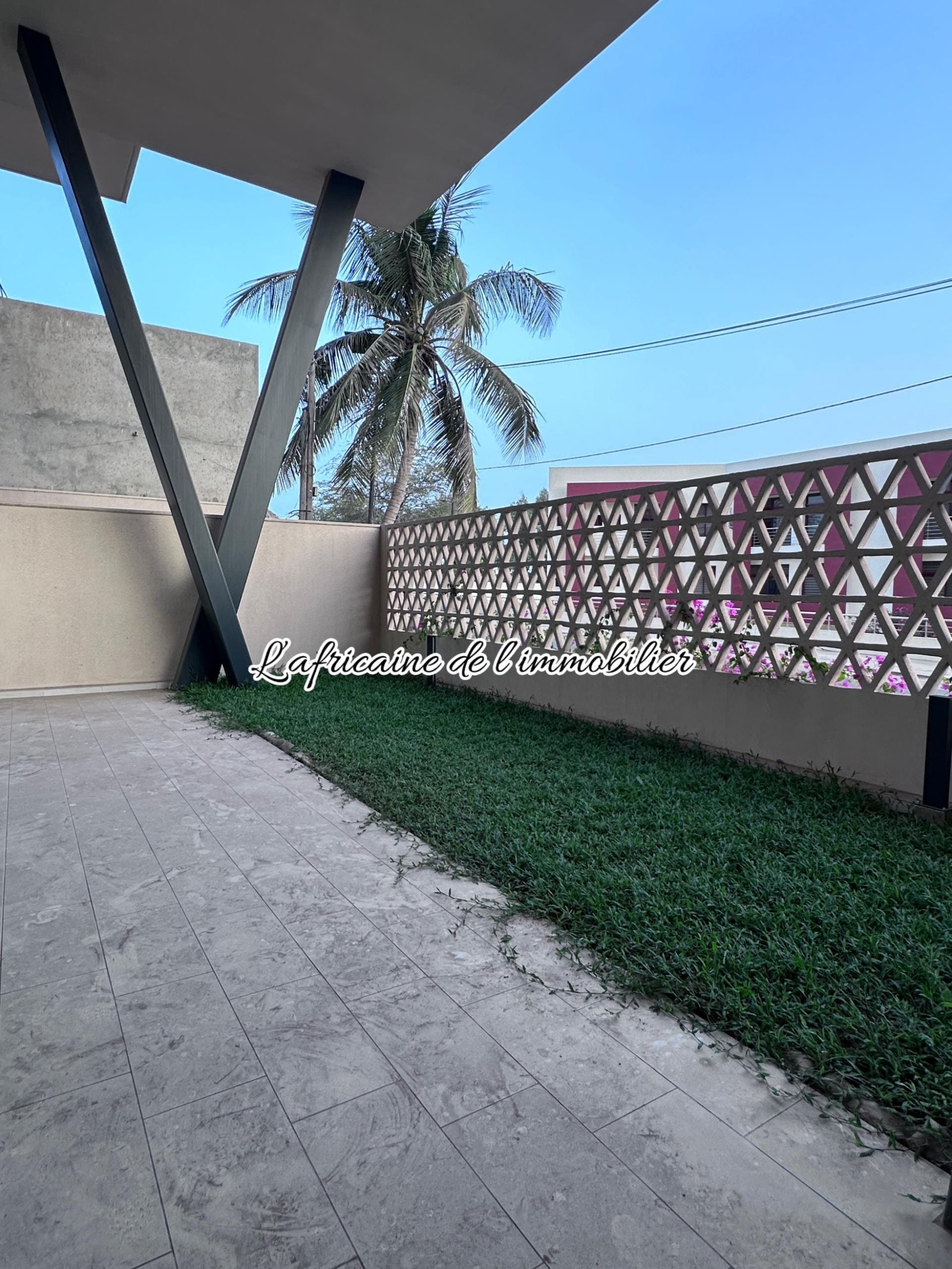 Jardin privatif - Appartement F4 duplex à louer -Corniche Almadies