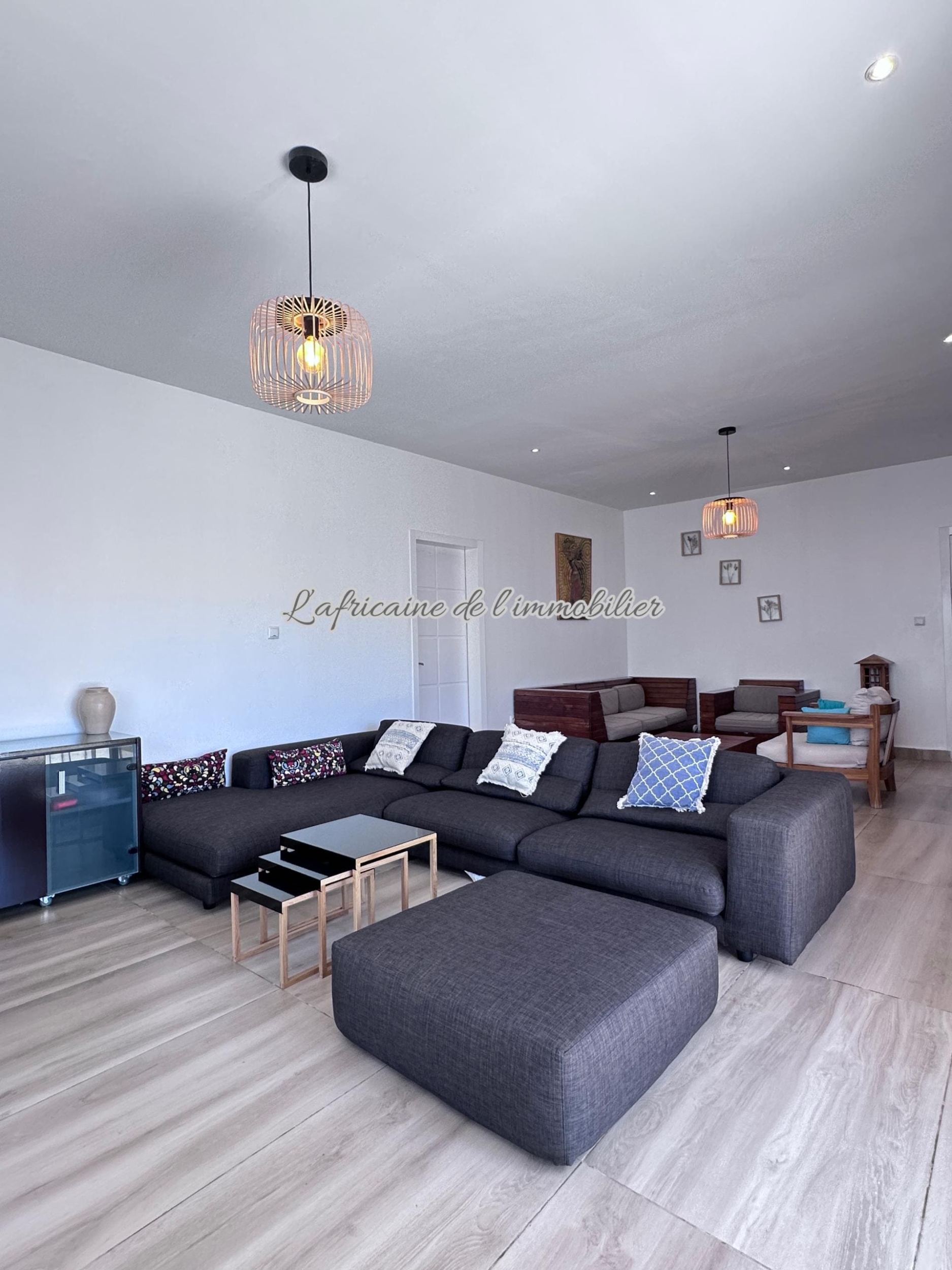 Salon - Appartement F3 Meublé Almadies :Terrasse, Piscine & Sécurité