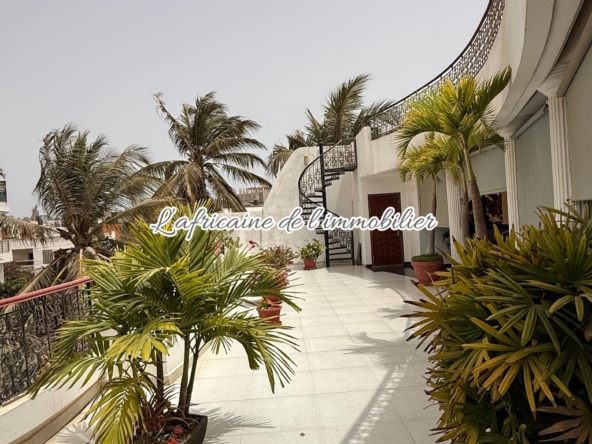 A louer : villa R+2 aux almadies, Dakar