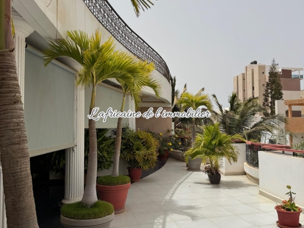 A louer : villa R+2 aux almadies, Dakar