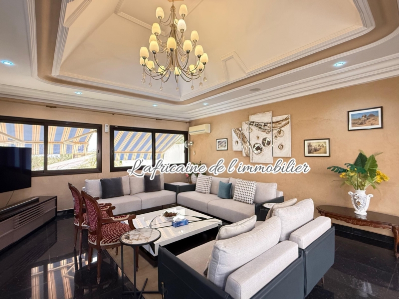 Salon - villa R+2 avec jardin et terrasse aux almadies