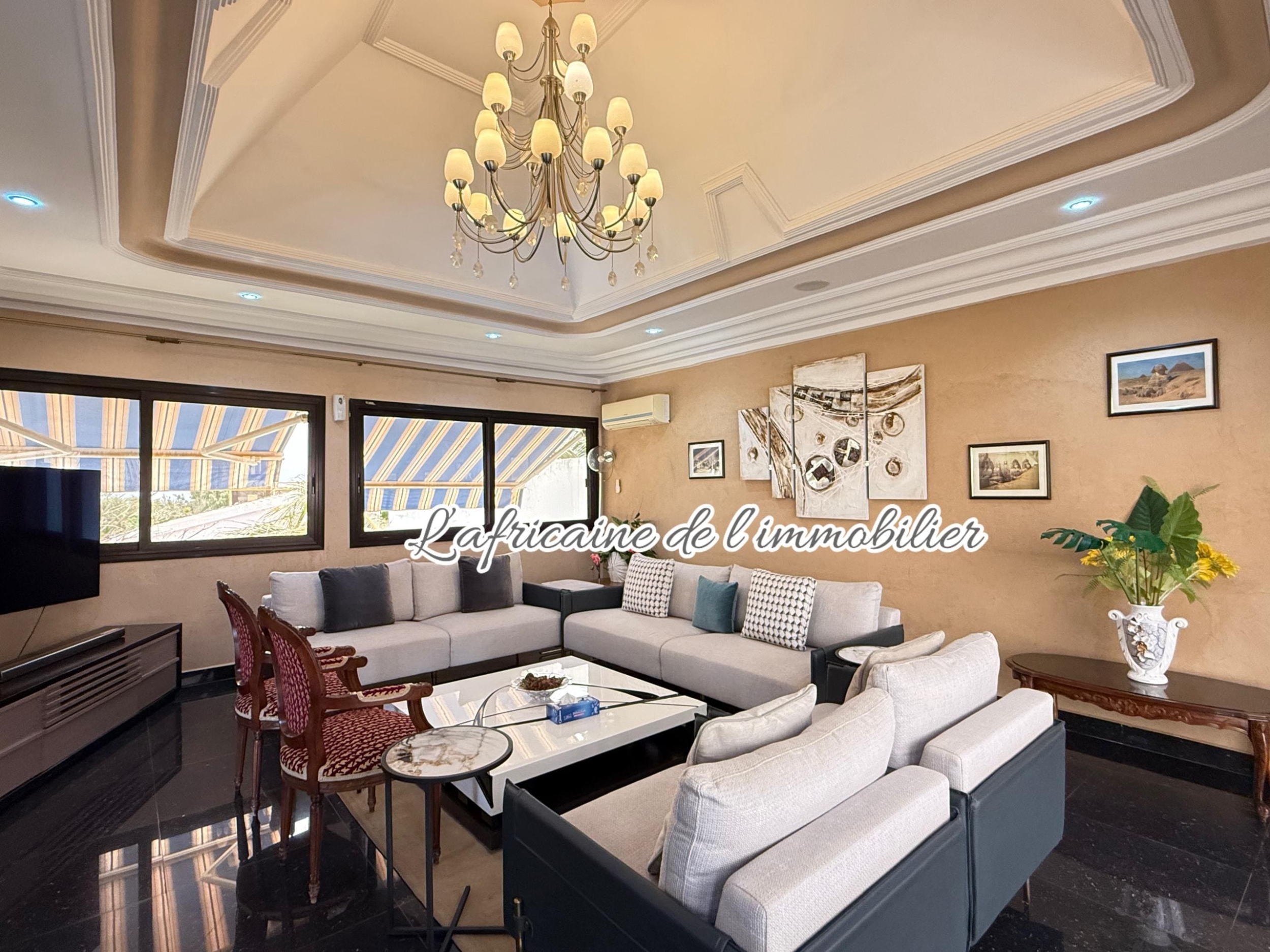 Salon - villa R+2 avec jardin et terrasse aux almadies