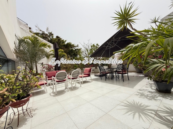 A louer : villa R+2 aux almadies, Dakar