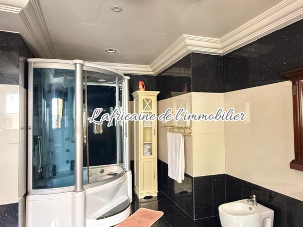 A louer : villa R+2 aux almadies, Dakar