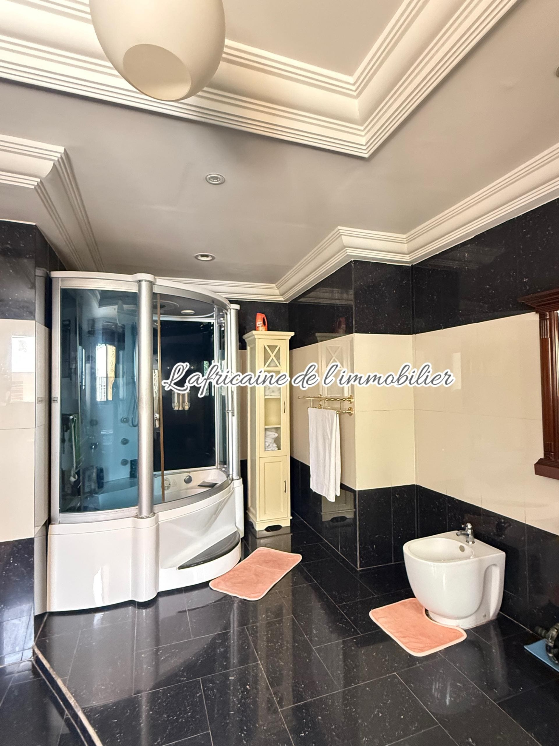 Salle de bain - villa R+2 avec jardin et terrasse aux almadies