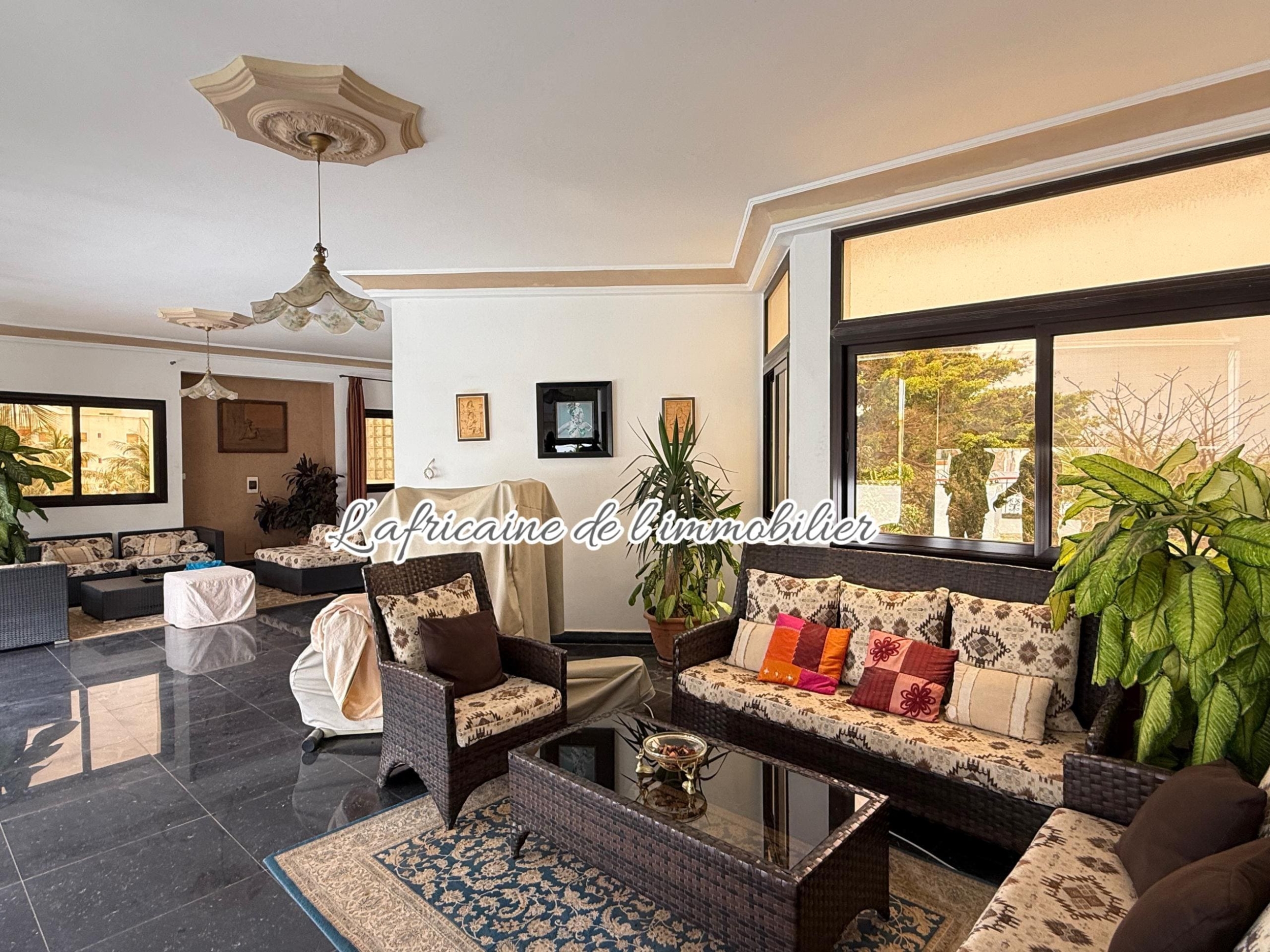 salon - villa R+2 avec jardin et terrasse aux almadies