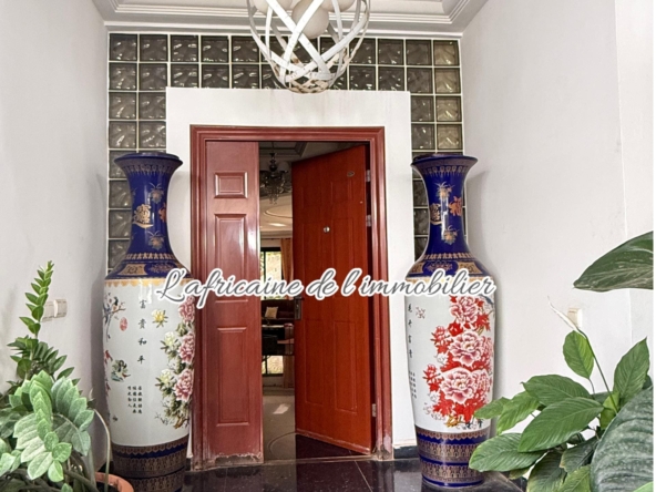A louer : villa R+2 aux almadies, Dakar