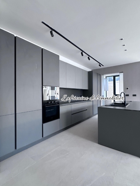 Cuisine équipée ouvert - Appartement F4 duplex à louer -Corniche Almadies