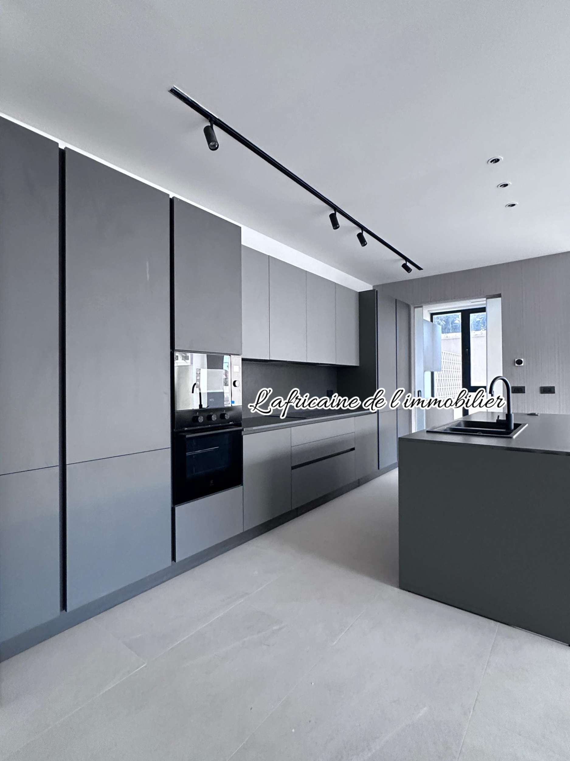 Cuisine équipée ouvert - Appartement F4 duplex à louer -Corniche Almadies
