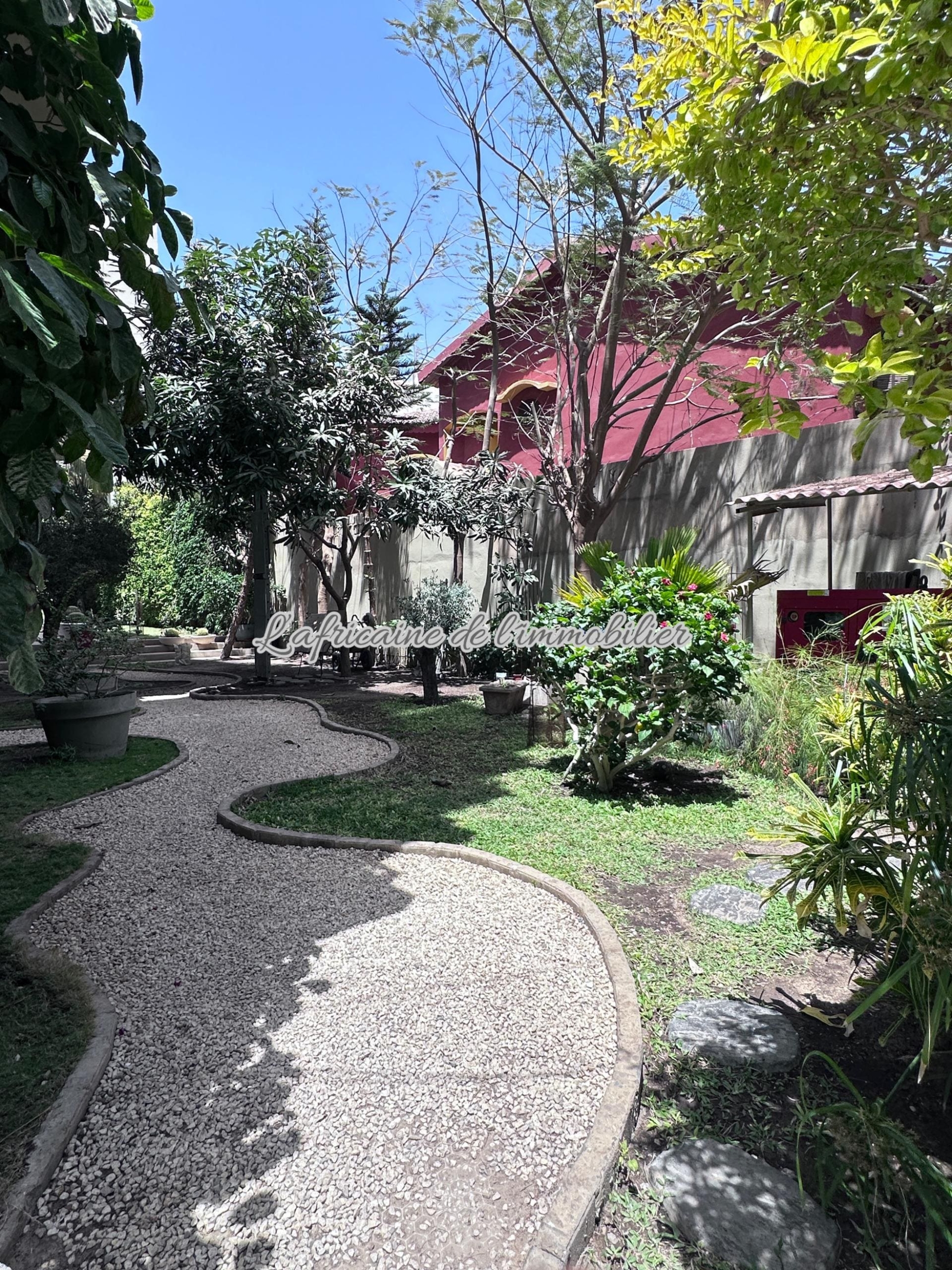 Jardin - Appartement F3 Meublé Almadies :Terrasse, Piscine & Sécurité