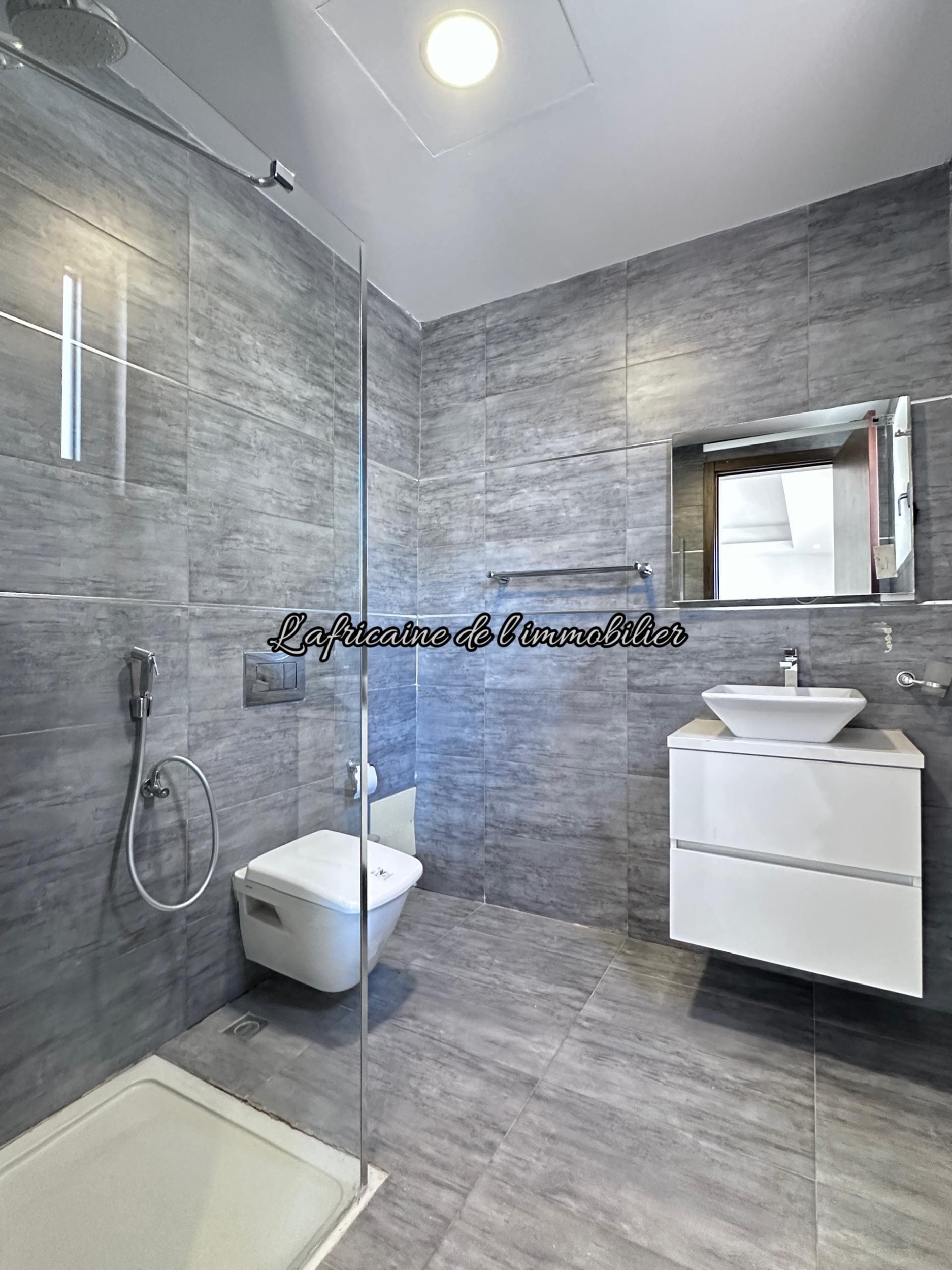 Sdb chambre 1 - Appartement F4 à louer Corniche Dakar