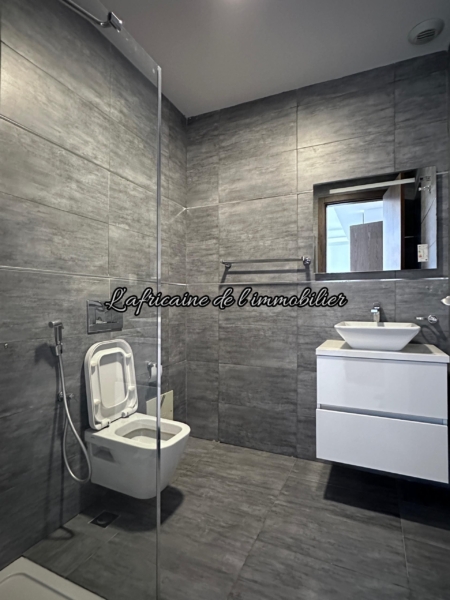 Sdb chambre 2 - Appartement F4 à louer Corniche Dakar