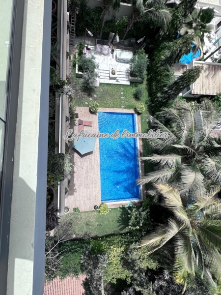 Jardin et piscine - Appartement F3 Meublé Almadies :Terrasse, Piscine & Sécurité