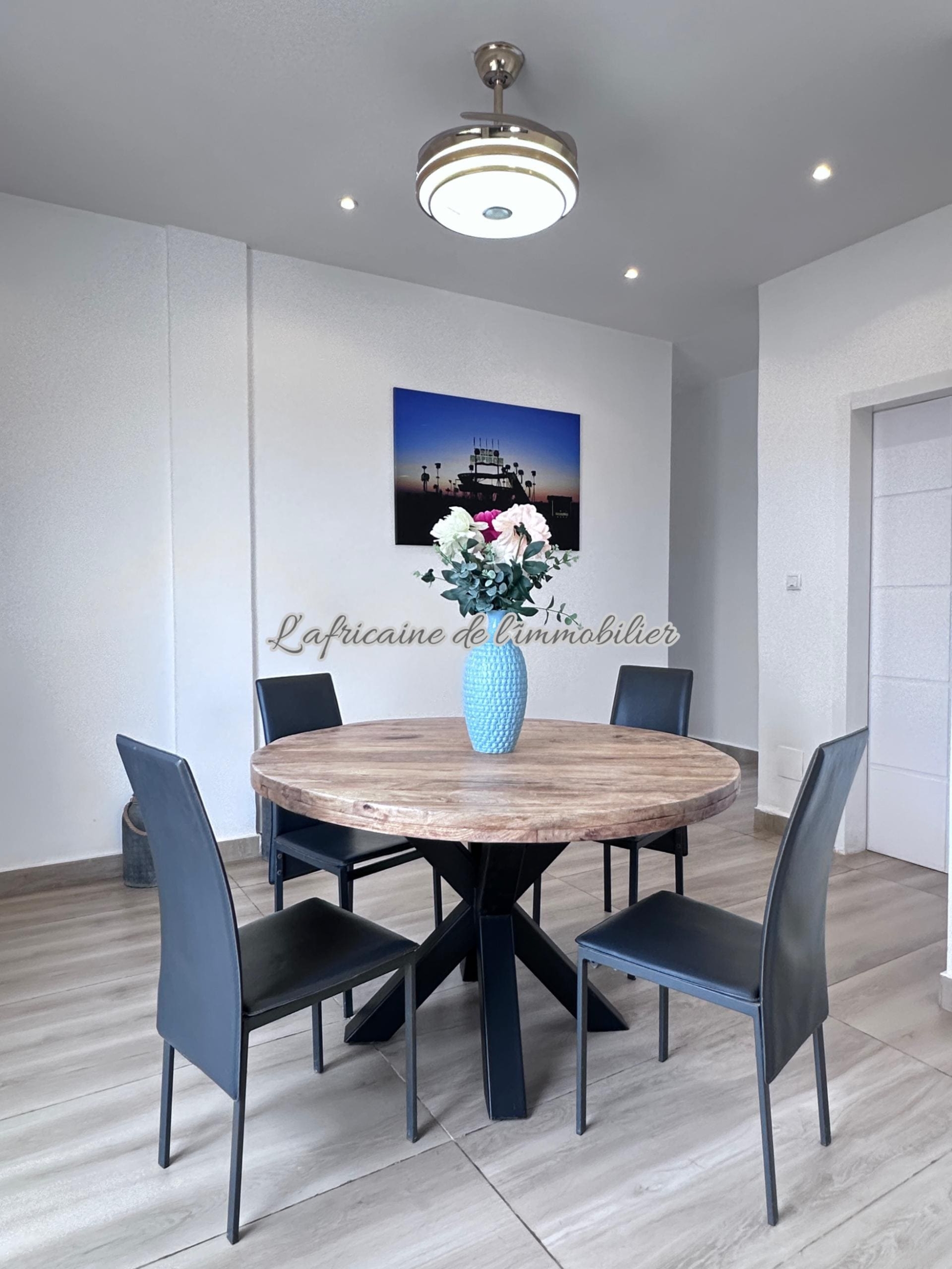 Salle à manger - Appartement F3 Meublé Almadies :Terrasse, Piscine & Sécurité