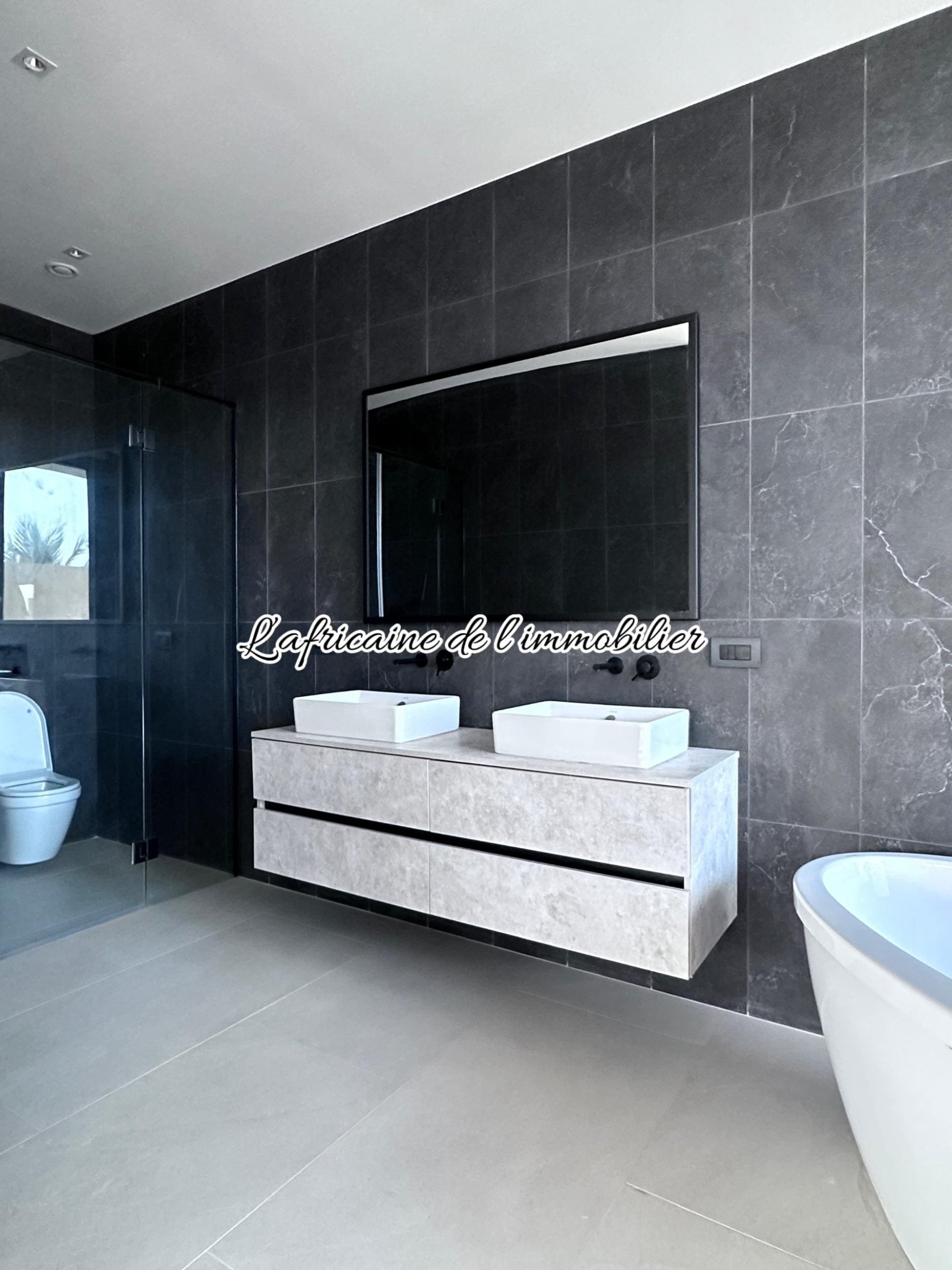 Salle de bain chambre parent - Appartement F4 duplex à louer -Corniche Almadies