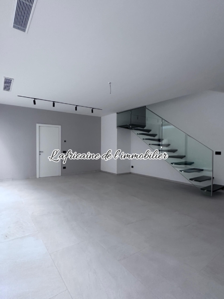 Salon - Appartement F4 duplex à louer -Corniche Almadies