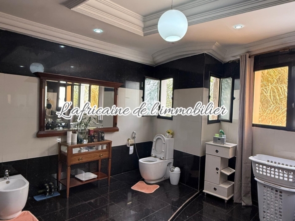 A louer : villa R+2 aux almadies, Dakar