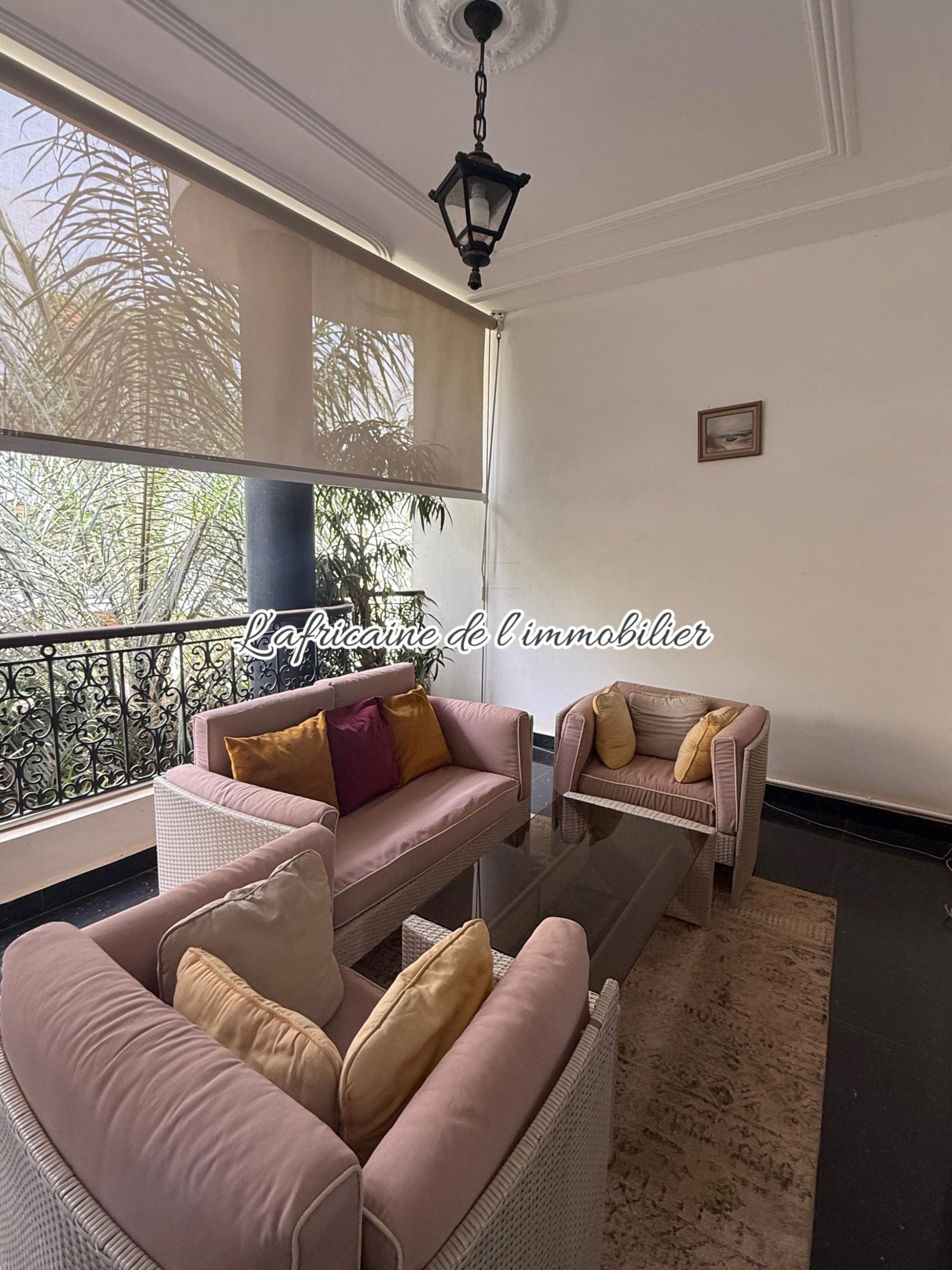 Espace détente - villa R+2 avec jardin et terrasse aux almadies
