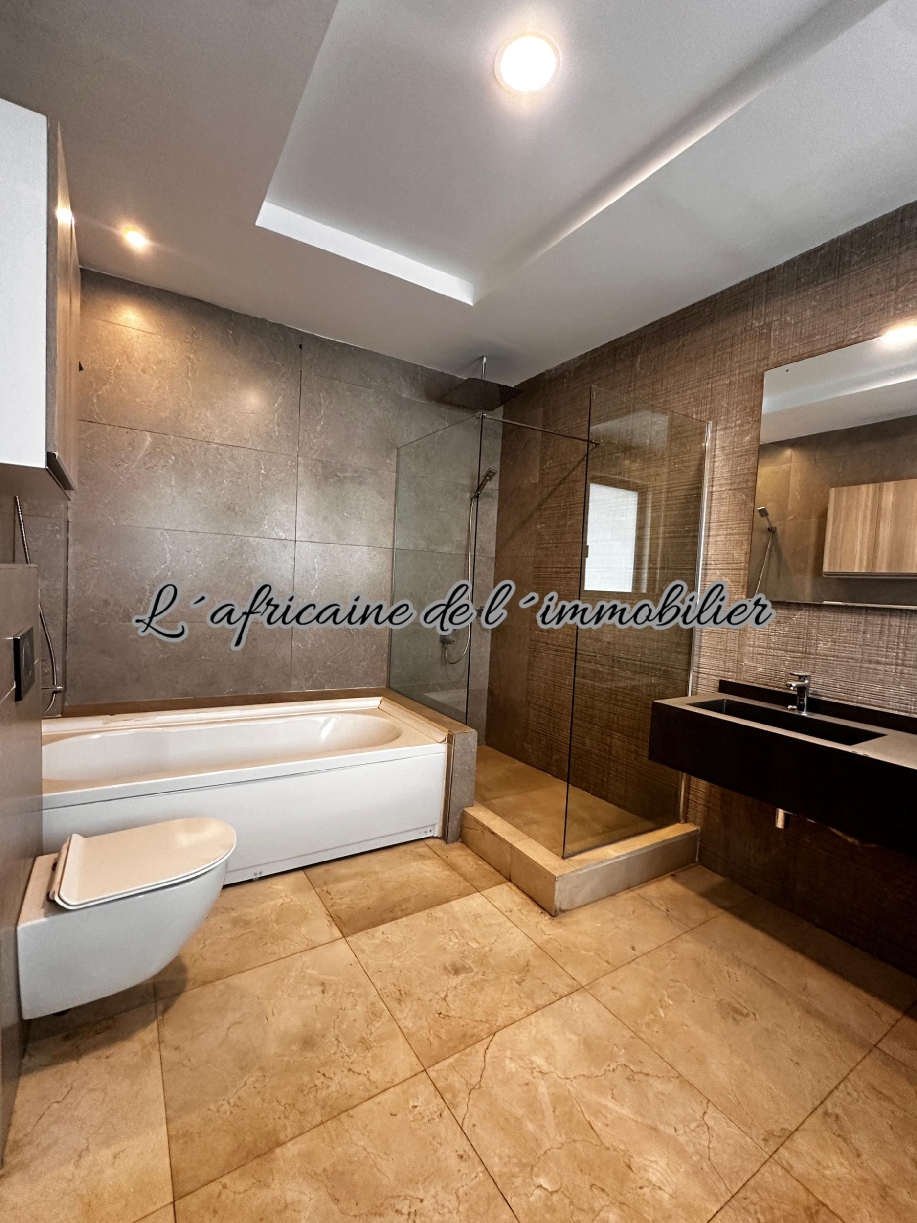 Appartement F4 haut standing de 255 m² à louer à Point E
