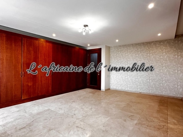appartement F4 à louer Point E