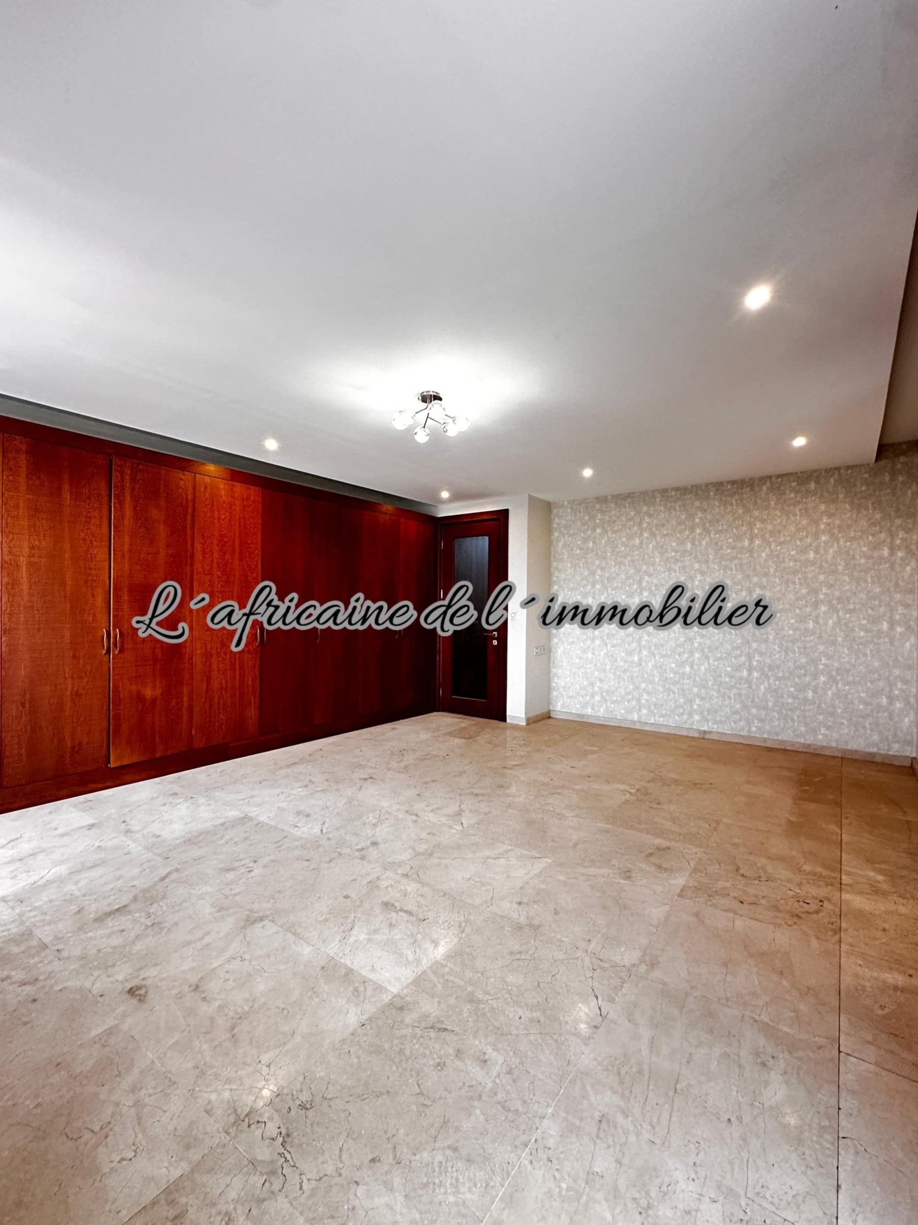 Appartement F4 haut standing de 255 m² à louer à Point E