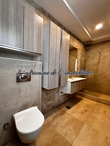 Appartement F4 haut standing de 255 m² à louer à Point E