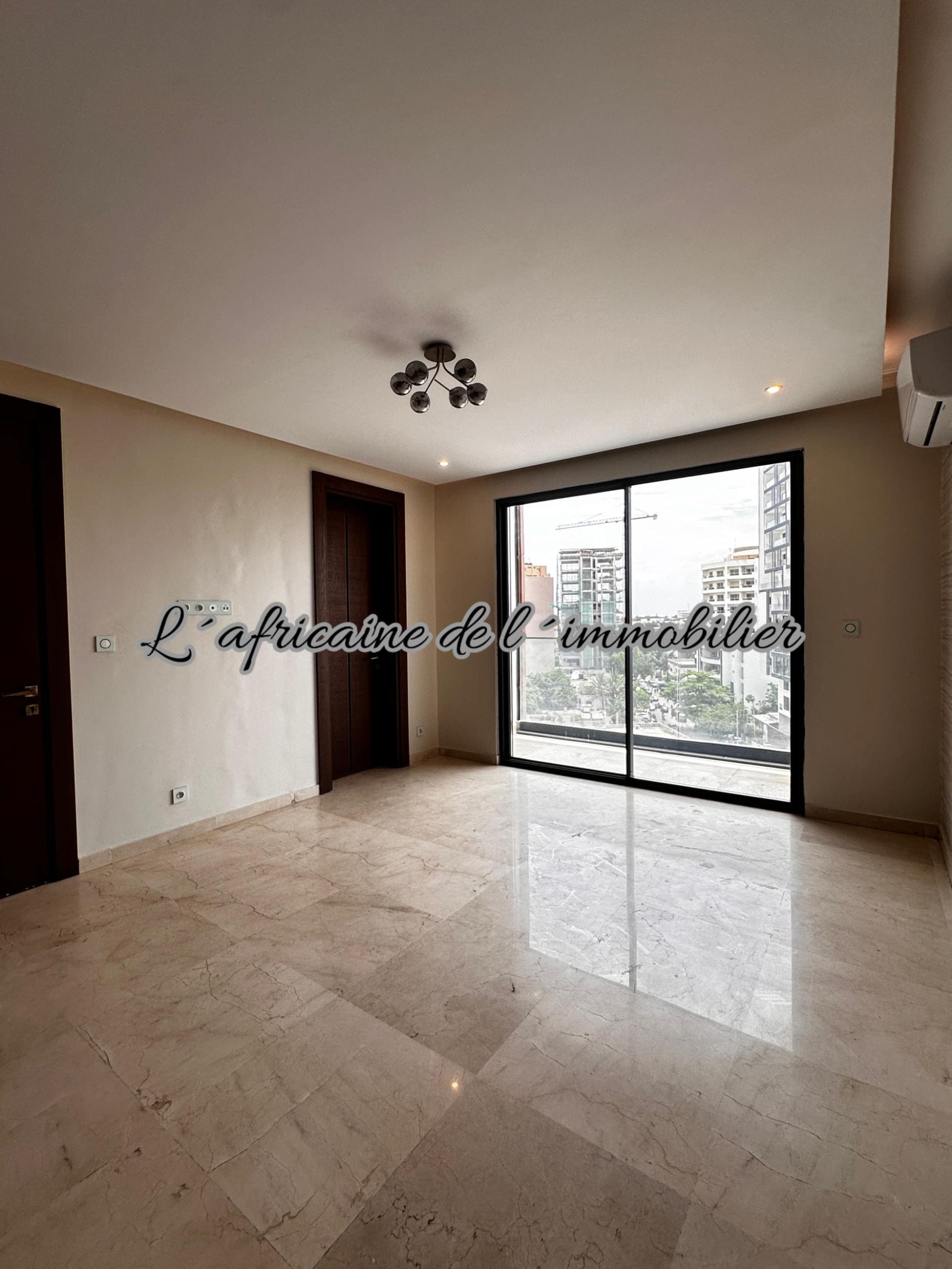 Appartement F4 haut standing de 255 m² à louer à Point E