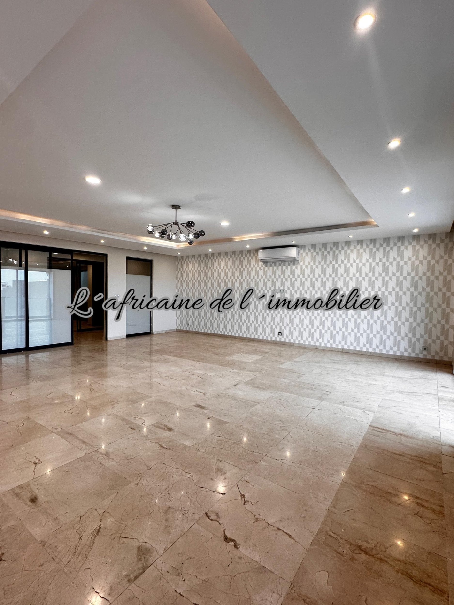 Appartement F4 haut standing de 255 m² à louer à Point E
