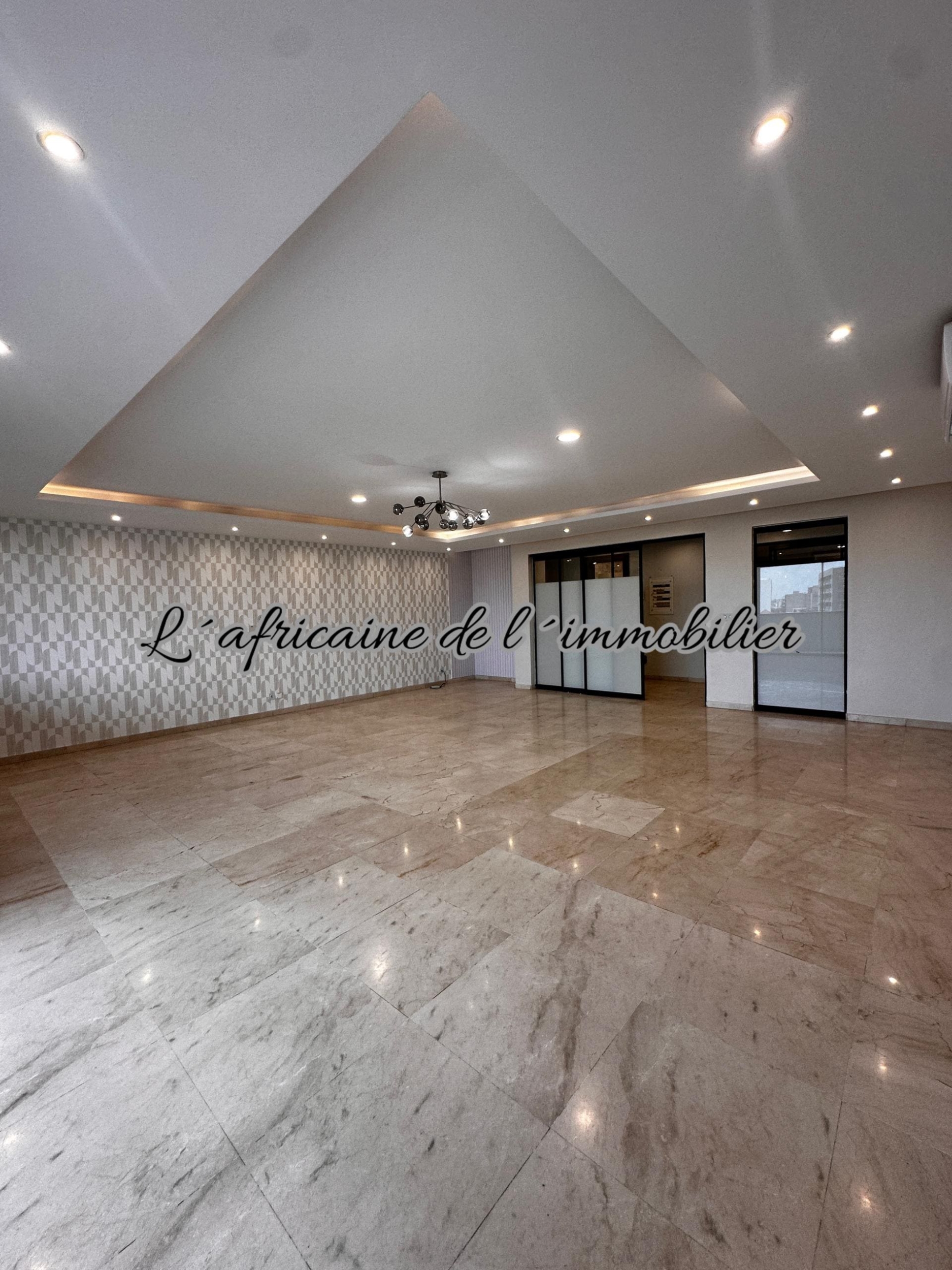 Appartement F4 haut standing de 255 m² à louer à Point E
