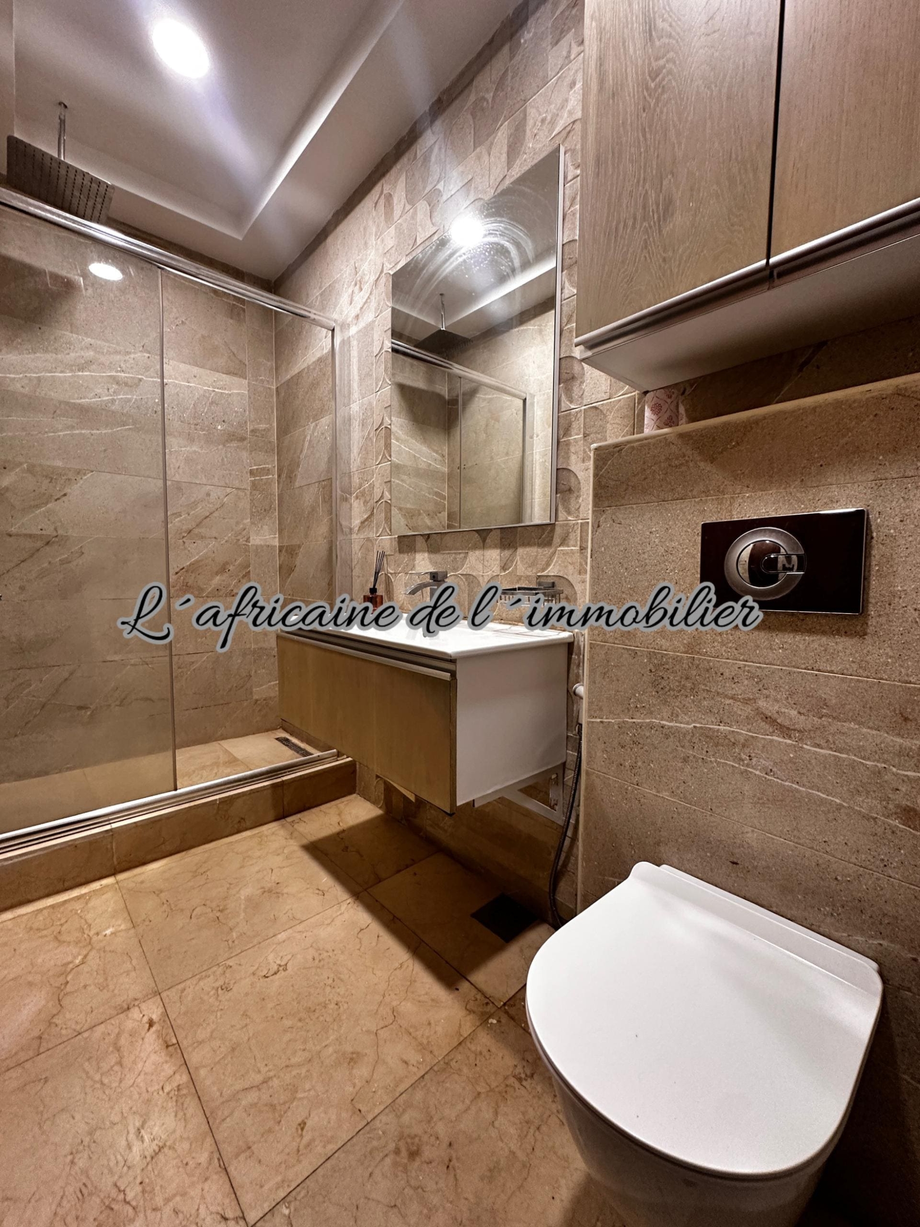 Appartement F4 haut standing de 255 m² à louer à Point E