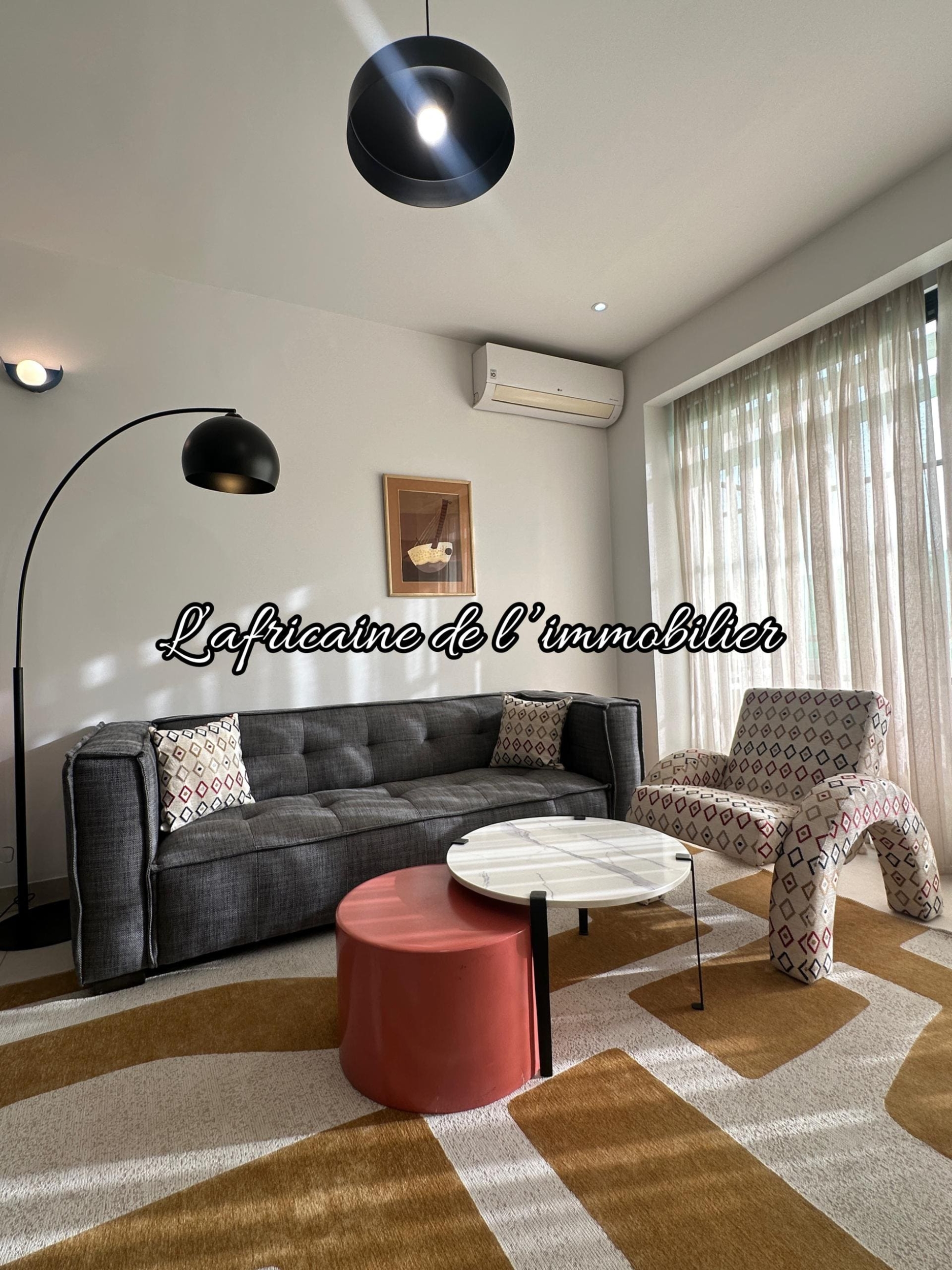 Studio meublé à louer au cœur de Dakar, Résidence du Cap Vert, Place de l’Indépendance. Confort, sécurité et vue imprenable sur la ville.